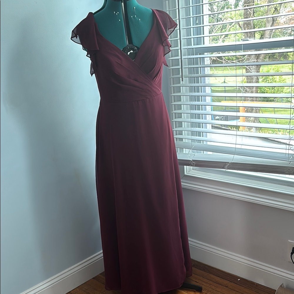 Elegant Burgundy Evening Dress